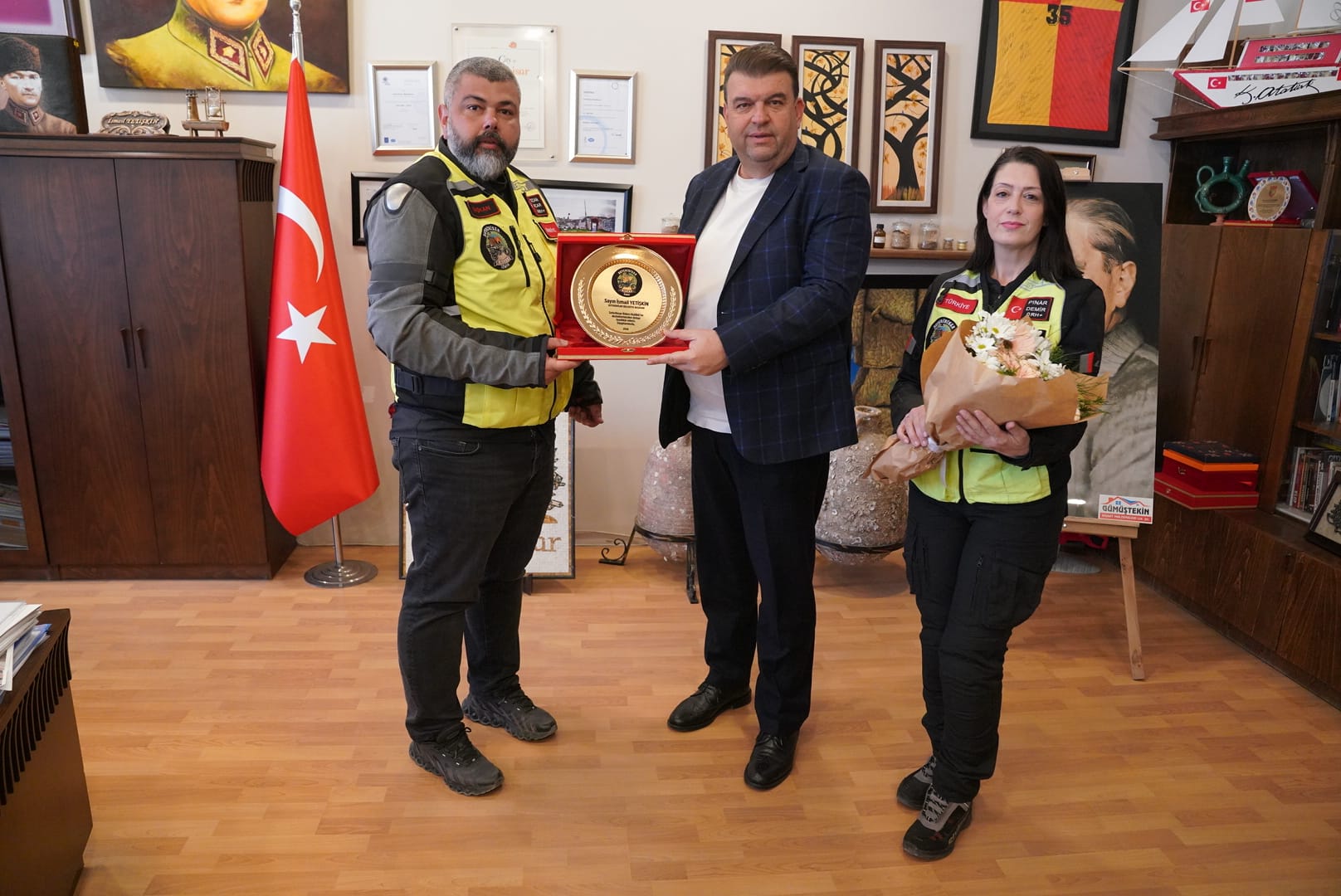 Seferihisar'da ileri sürüş eğitimi sonrası RİEDER Kulübü üyeleri Başkan İsmail