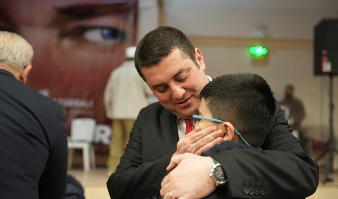 TORBALI 18 MART İFTARINDA DUYGUSAL ANLAR: ÖVÜNÇ DEMİR Torbalı'da 18 Mart iftarında şehit aileleriyle buluşan Başkan Övünç Demir'den
