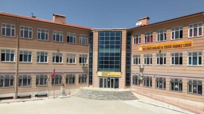 Turgutlu'da bir öğretmenin Atatürk'e hakaret ettiği iddiasıyla 11 öğrenci şikayetçi