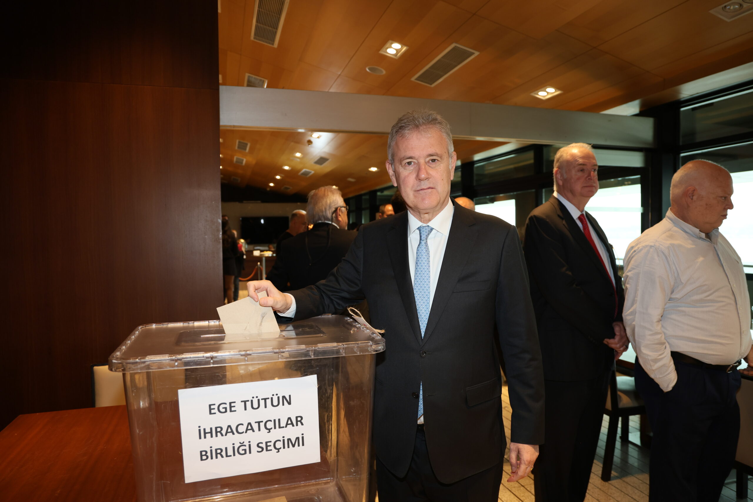Tütün sektörü 1 milyar dolar ihracat barajını aştı. Ege Tütün