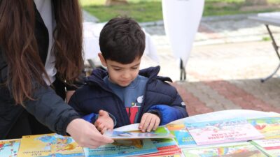 Çocuk Kitap Şenliği Bayraklı'da binlerce çocuğu yazarlarla buluşturdu! Başkan İrfan
