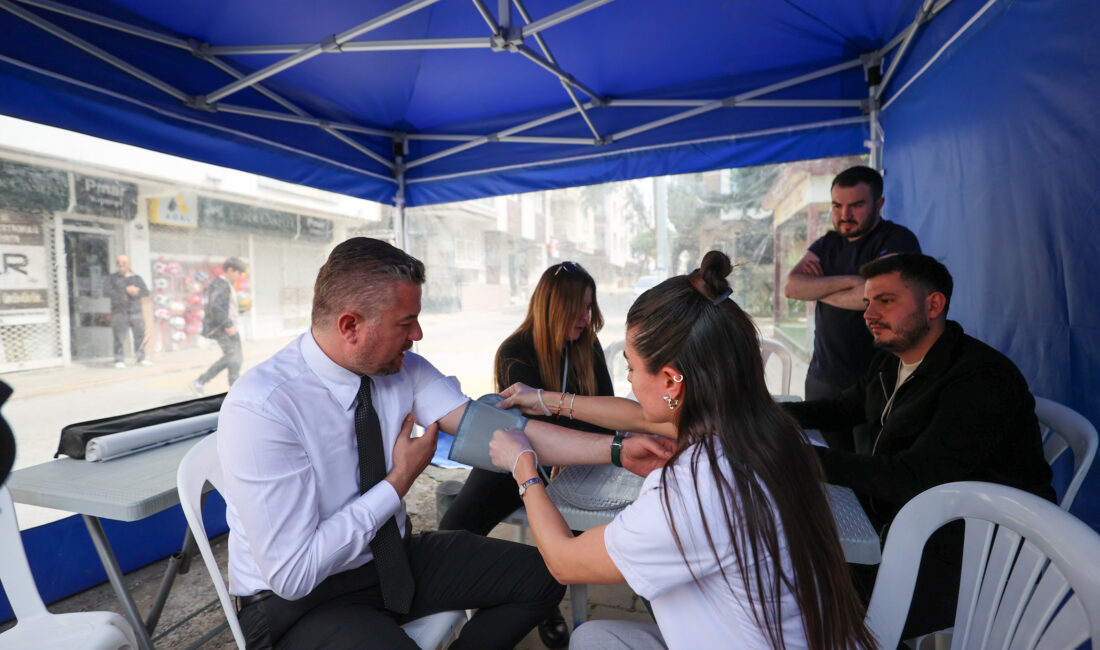 Buca sağlık taraması Akıncılar Mahallesi'nde büyük ilgi gördü! Başkan Görkem