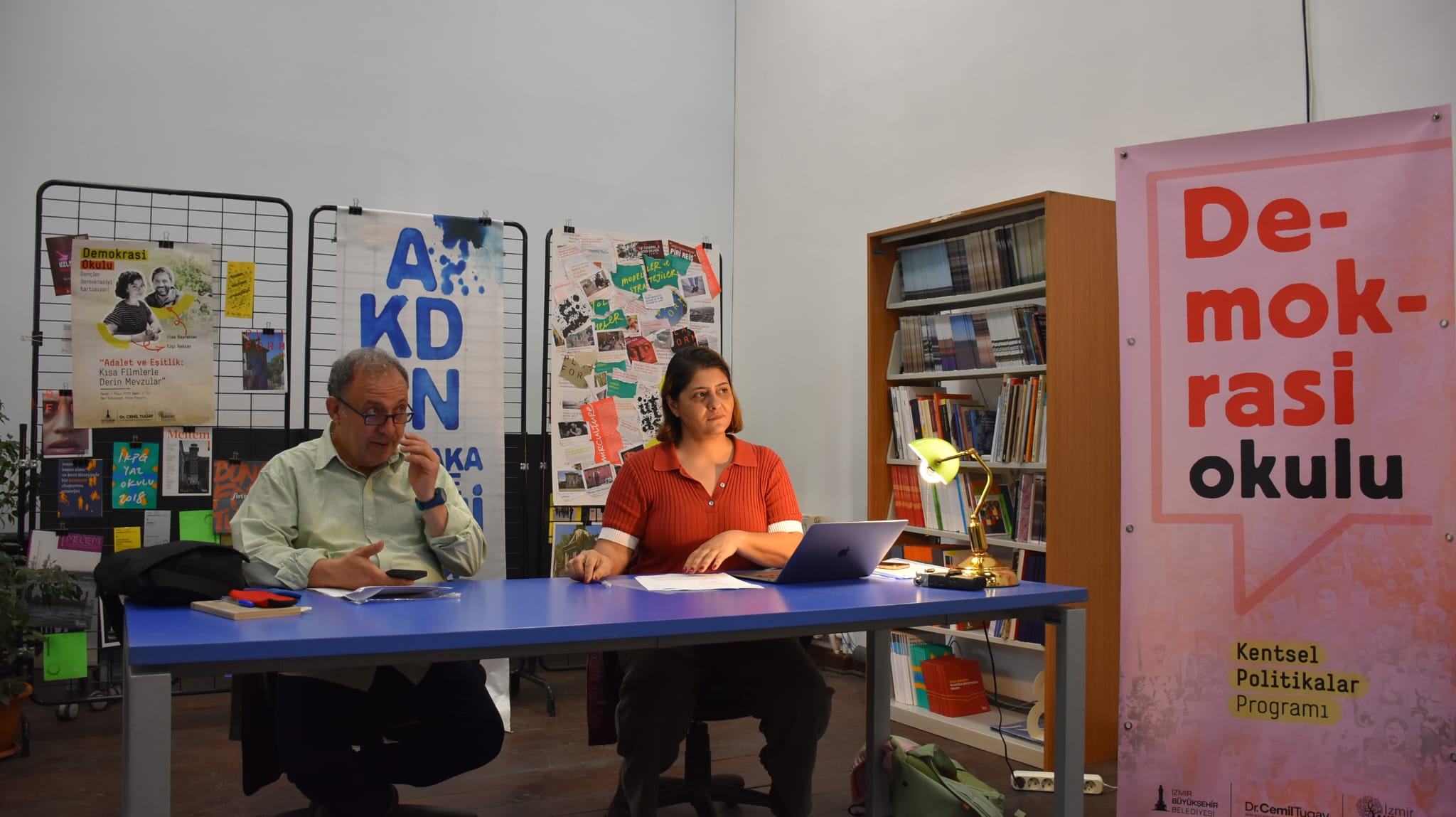 Demokrasi Okulu eğitimi İzmir’de başladı! Akdeniz Akademisi’ndeki kentsel politikalar programı,