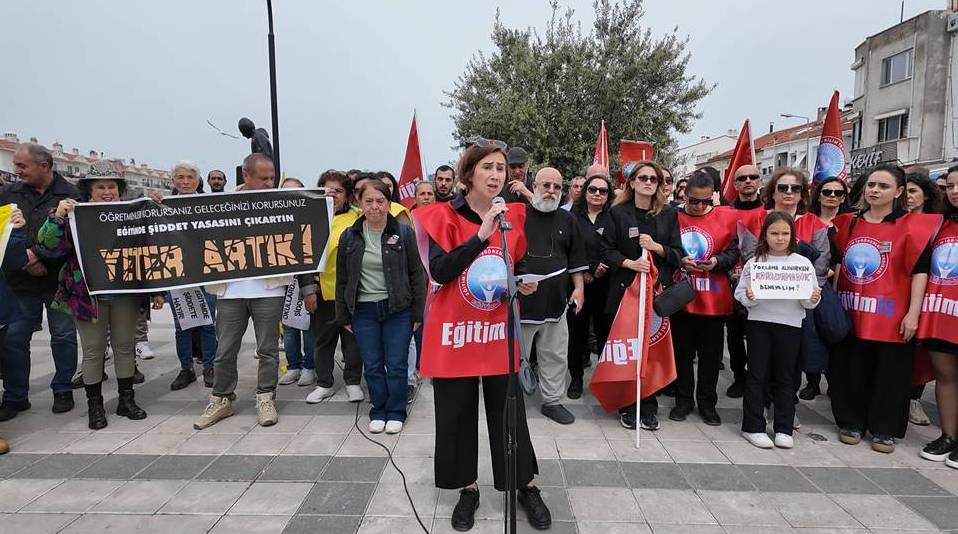 Foça öğretmen eylemi ile İzmir sallandı! Şiddete karşı 3 gün