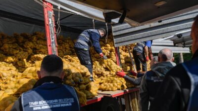 İzmir üretici desteği ile Ödemişli çiftçiden alınan 300 ton patates