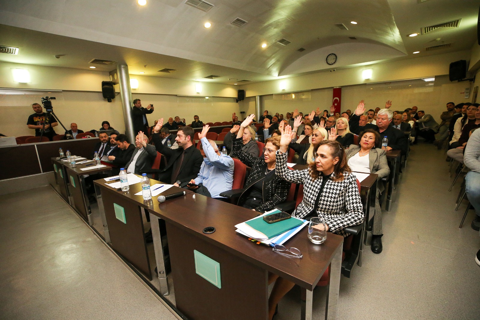Karşıyaka Belediyesi faaliyetleri meclisten onay aldı! Yıldız Ünsal’ın 2025 yılı