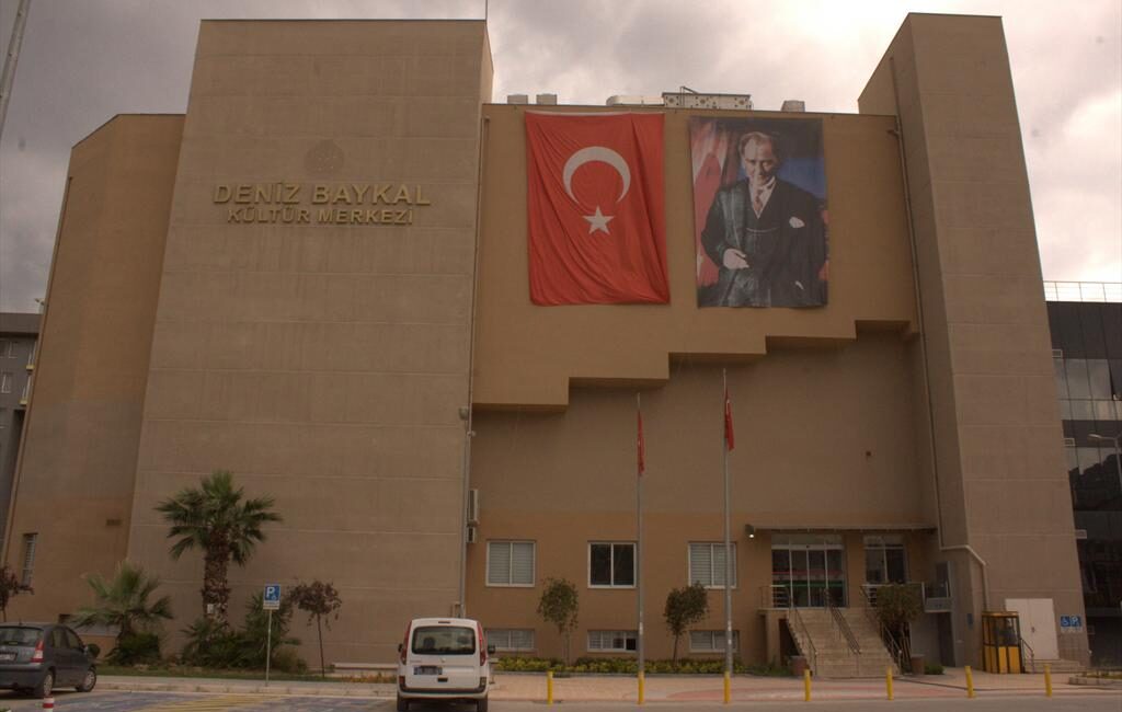 Karşıyaka üniversite projesi için imzalar atıldı! Deniz Baykal Kültür Merkezi