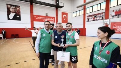 Onur Günay Voleybol Turnuvası’nda şampiyon Titans of Eagles oldu. Balçova'daki
