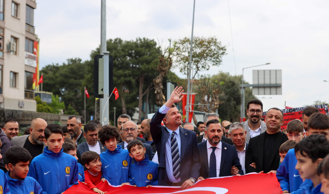 Buca Belediye Başkanı Görkem Duman 23 Nisan kutlamalarında binlerce Bucalı
