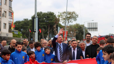 Buca Belediye Başkanı Görkem Duman 23 Nisan kutlamalarında binlerce Bucalı