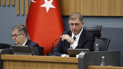 Başkan Tugay, İzmir'in kredi onaylarının iki yıldır bekletilmesine tepki göstererek