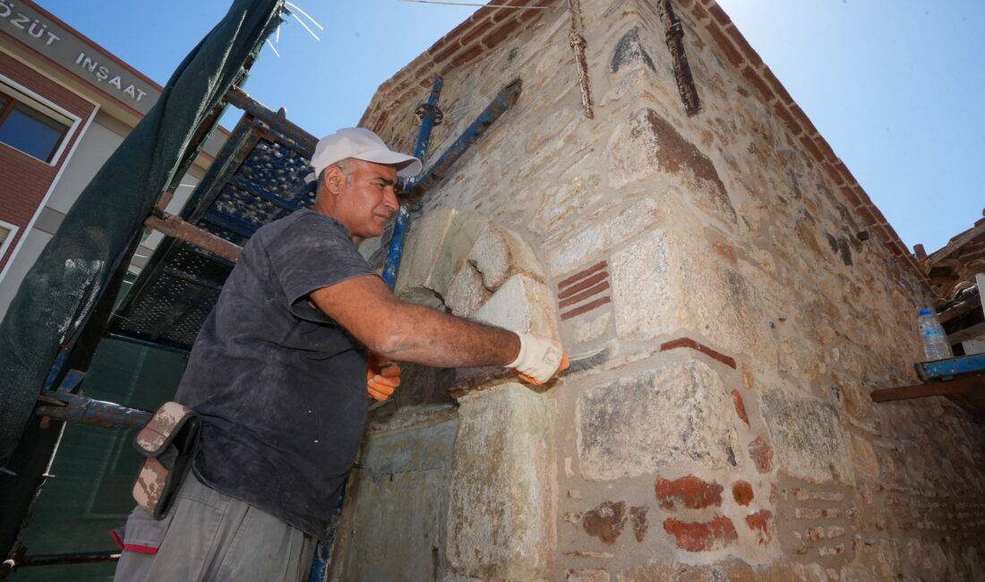 Gaziemir Belediyesi tarihi Çift Çeşme'yi aslına uygun restore ederek geleceğe