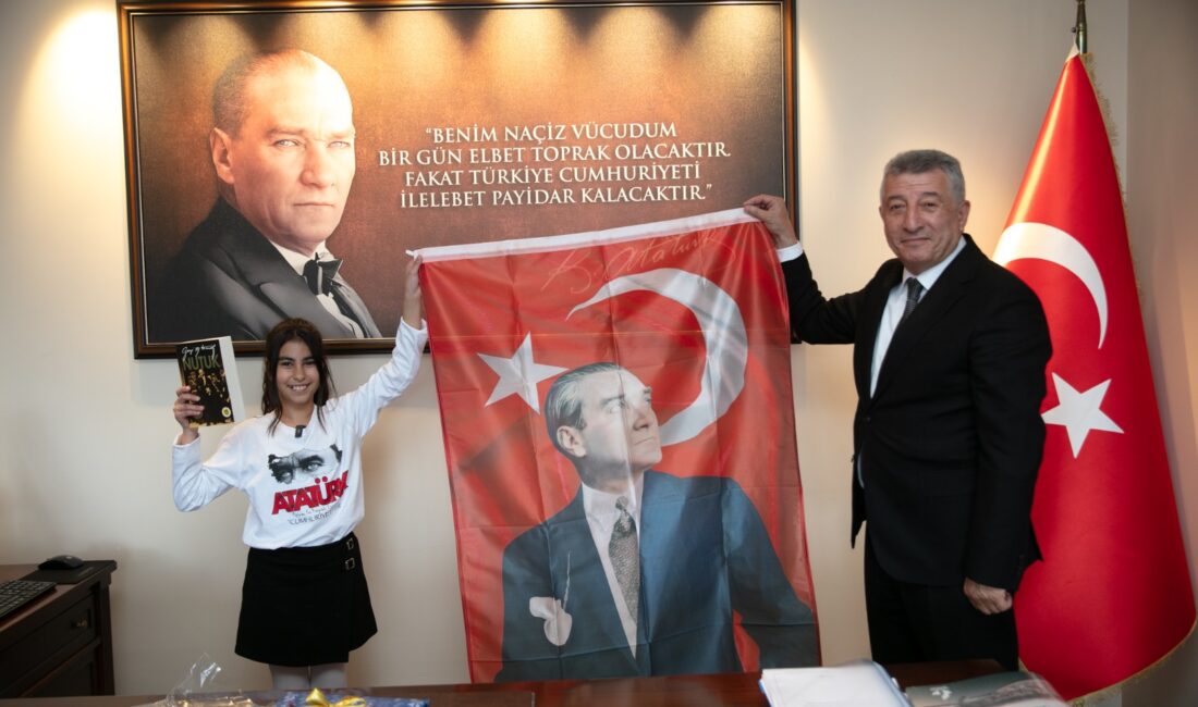 GÜZELBAHÇE BELEDİYESİ 23 NİSAN ETKİNLİKLERİNDE COŞKU TAVAN YAPTI Güzelbahçe'de 23 Nisan: Başkan Mustafa Günay makamını devretti, Ayşe Mayda
