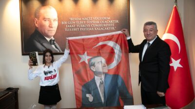Güzelbahçe'de 23 Nisan: Başkan Mustafa Günay makamını devretti, Ayşe Mayda