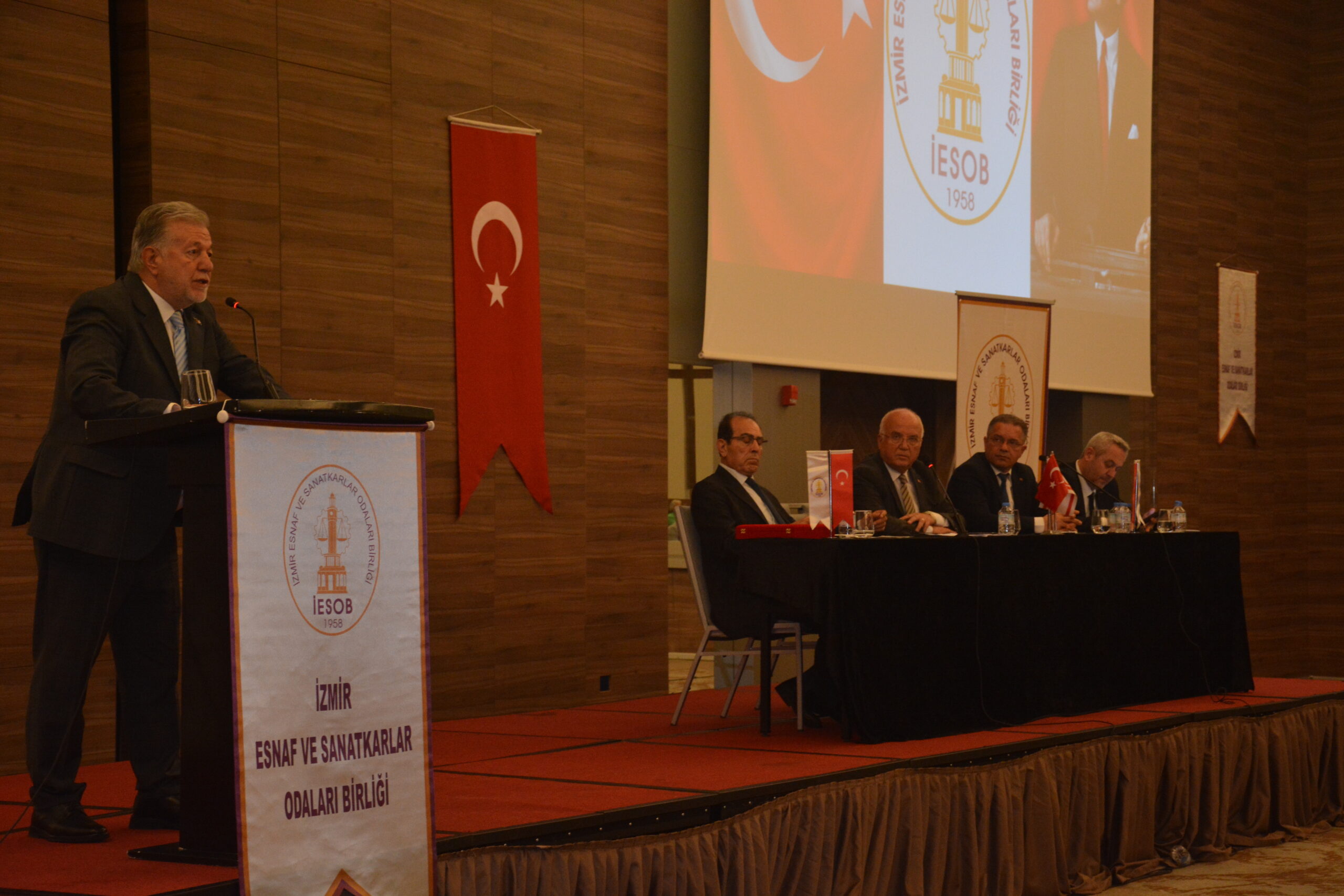 İESOB Başkanlar Kurulu toplantısında oda başkanları 3 Mayıs kongresi öncesi