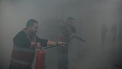 İzmir Büyükşehir Belediyesi, düzenlenen geniş kapsamlı tatbikatla personelin afetlere hazırlık