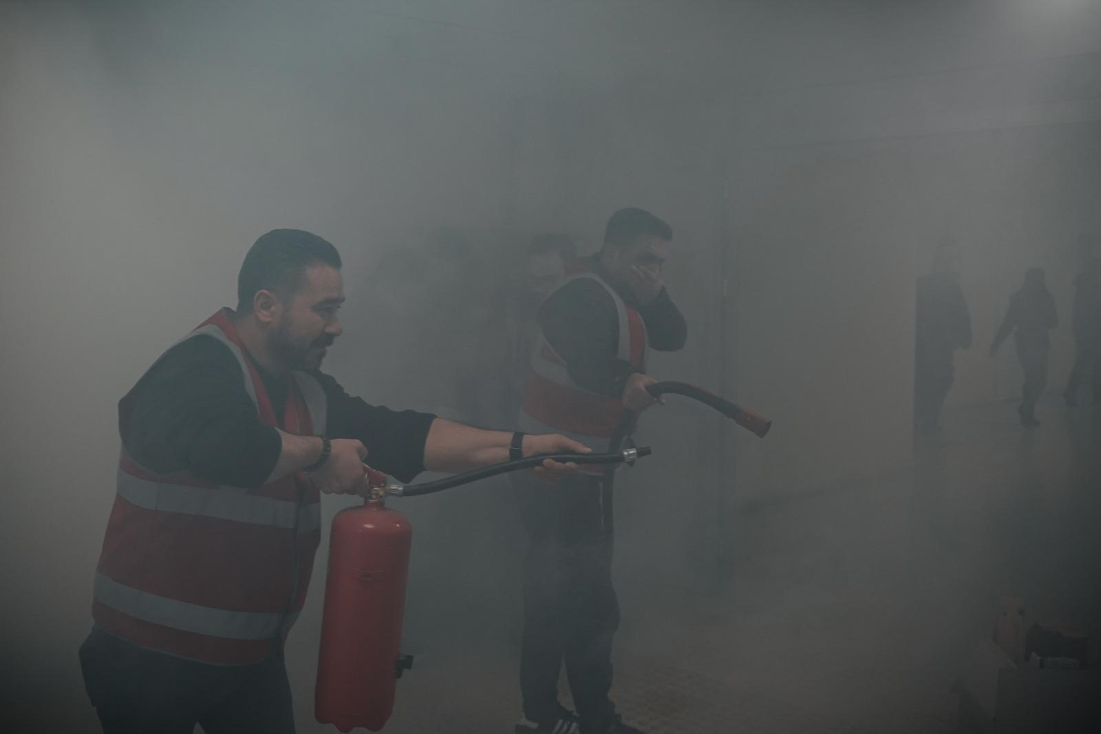 İzmir Büyükşehir Belediyesi, düzenlenen geniş kapsamlı tatbikatla personelin afetlere hazırlık