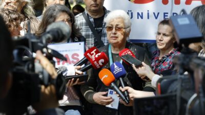 Meslek Fabrikası'nın tahliye edilmesine 3. Yaş Üniversitesi öğrencileri gözyaşlarıyla tepki