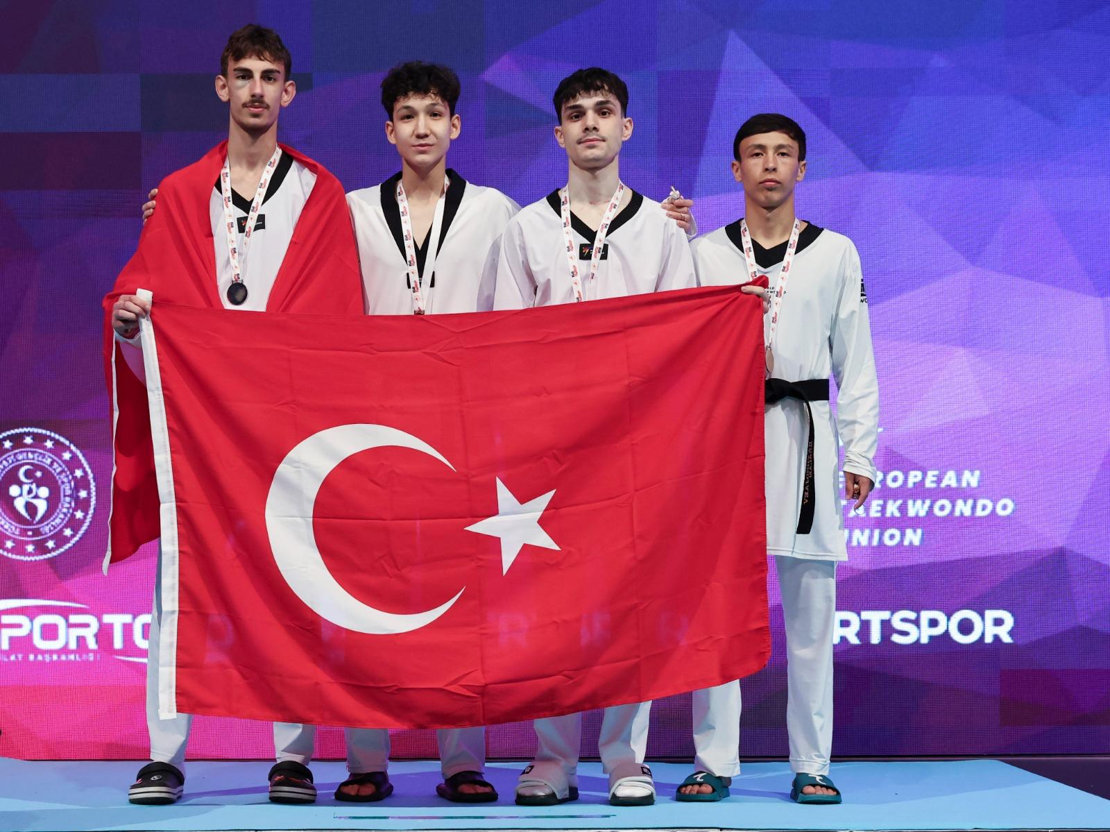 İzmirli tekvandocular uluslararası turnuvada 2 gümüş ve 1 bronz madalya