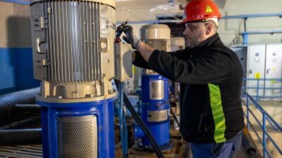 İZSU, yeni nesil pano ve pompalarla su arzını modernize ederek