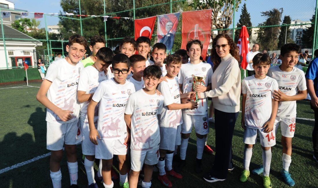 Karşıyaka'da 23 Nisan coşkusu sporla yaşanacak! Futbol, bisiklet ve atletizm