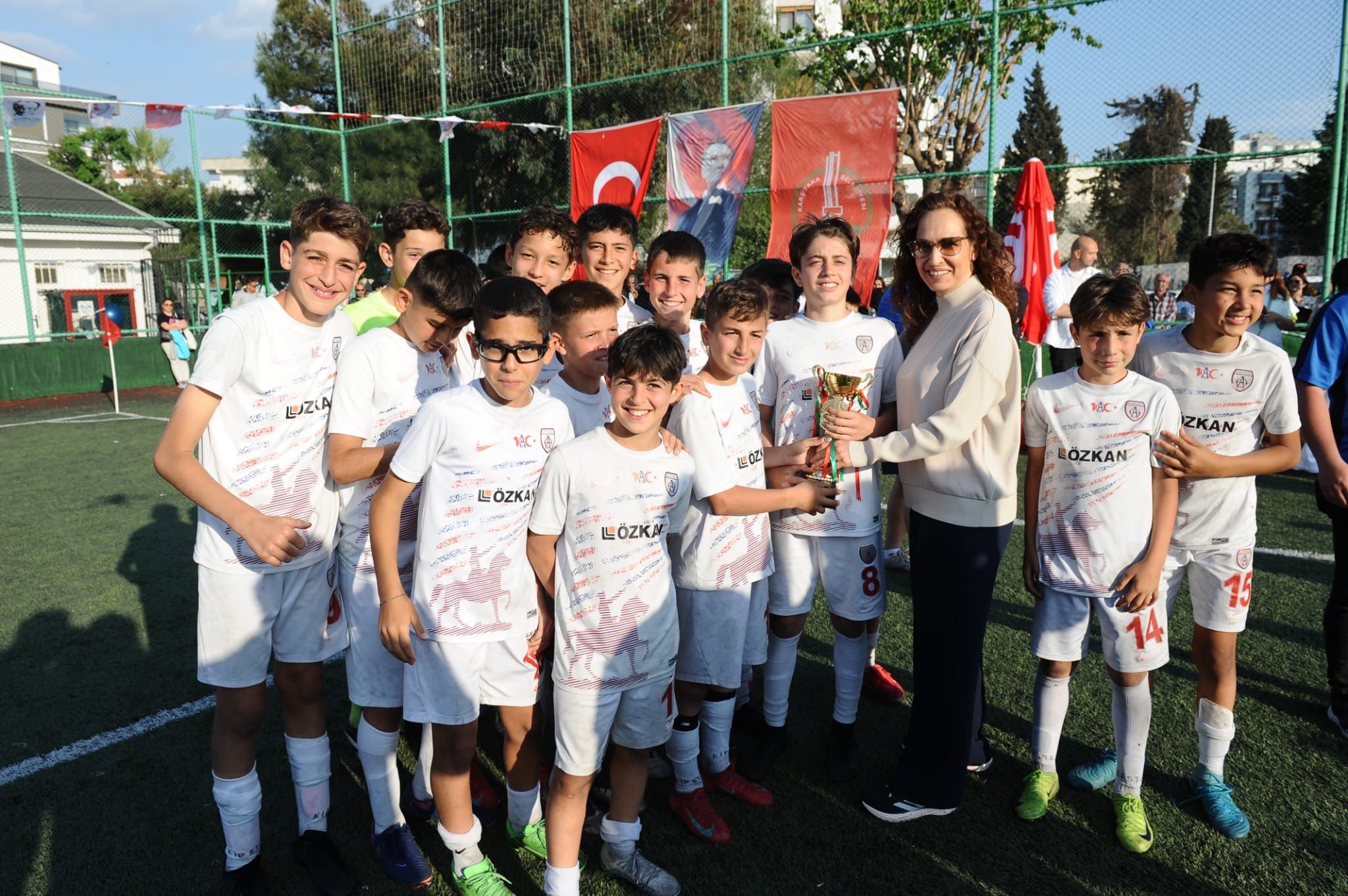 Karşıyaka'da 23 Nisan coşkusu sporla yaşanacak! Futbol, bisiklet ve atletizm