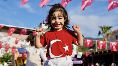 Kemalpaşa’da 23 Nisan coşkusu mahalle şenlikleriyle sürüyor. Bayram günü Rekreasyon