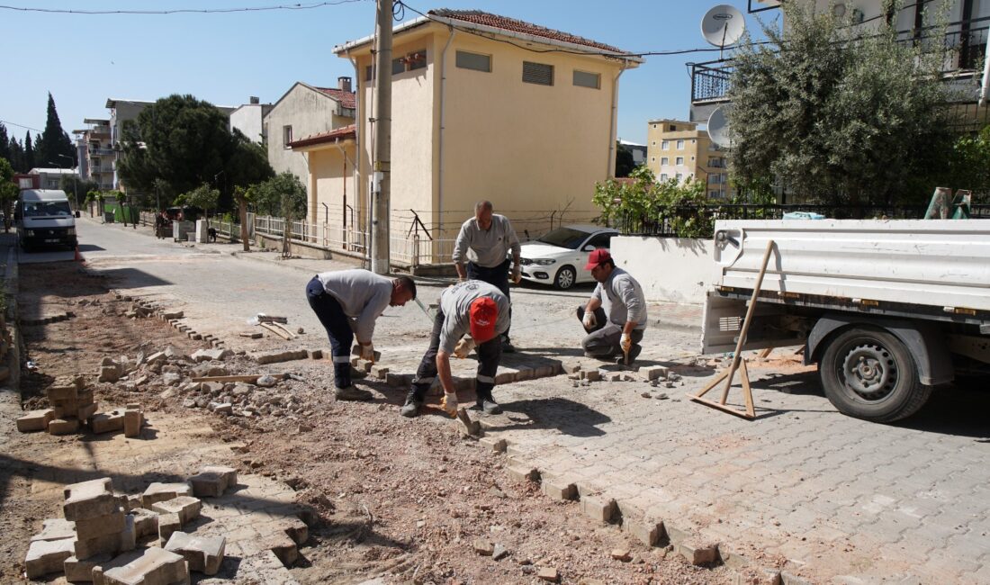 Kemalpaşa'da borçların bitmesiyle yol atağı başladı. Hasat öncesi üretim yollarında