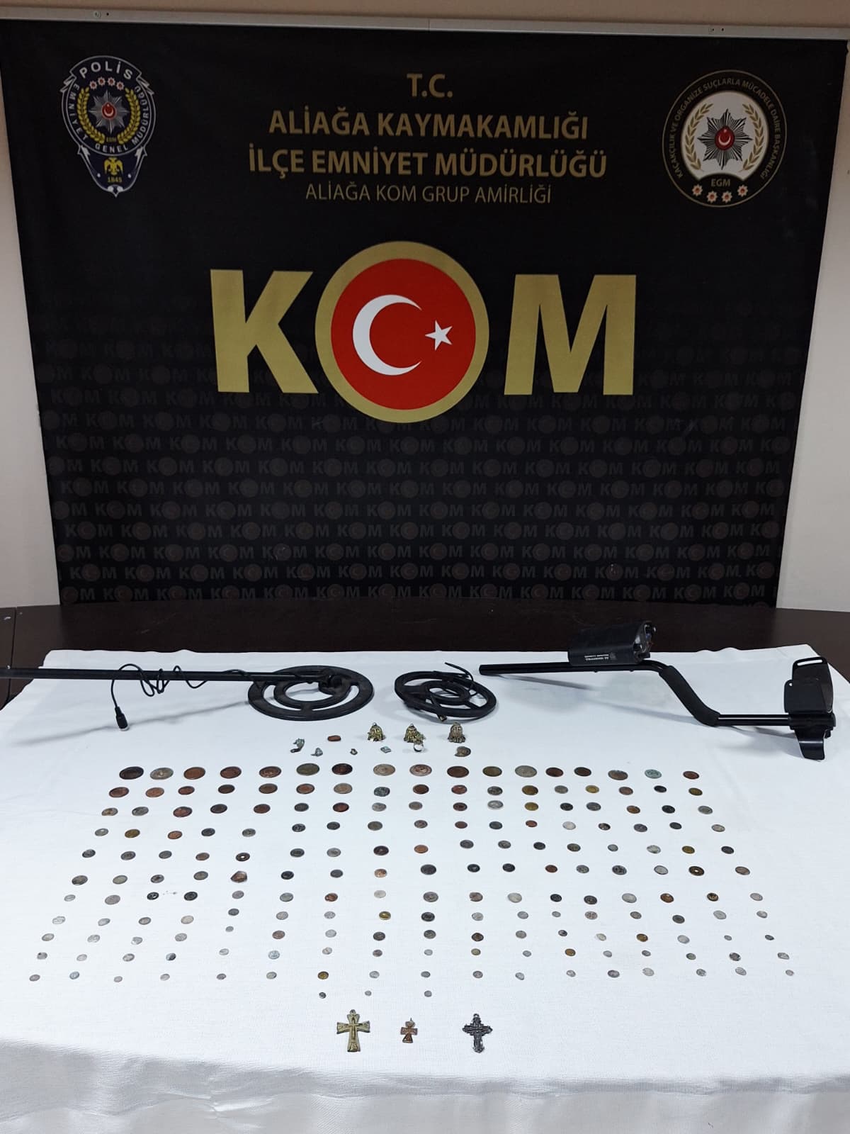 İzmir Kınık'ta düzenlenen operasyonda Roma, Helenistik ve Bizans dönemine ait