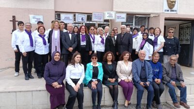 Konak Hürriyet Anadolu Lisesi'nde düzenlenen programla kuşaklararası dayanışma ve vefa