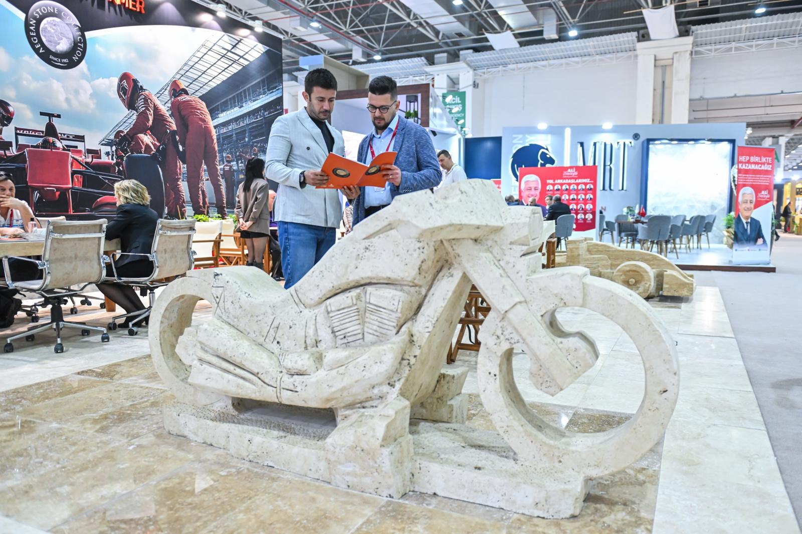 Marble İzmir kapsamında düzenlenen Marble Talks oturumlarında doğal taşın geleceği