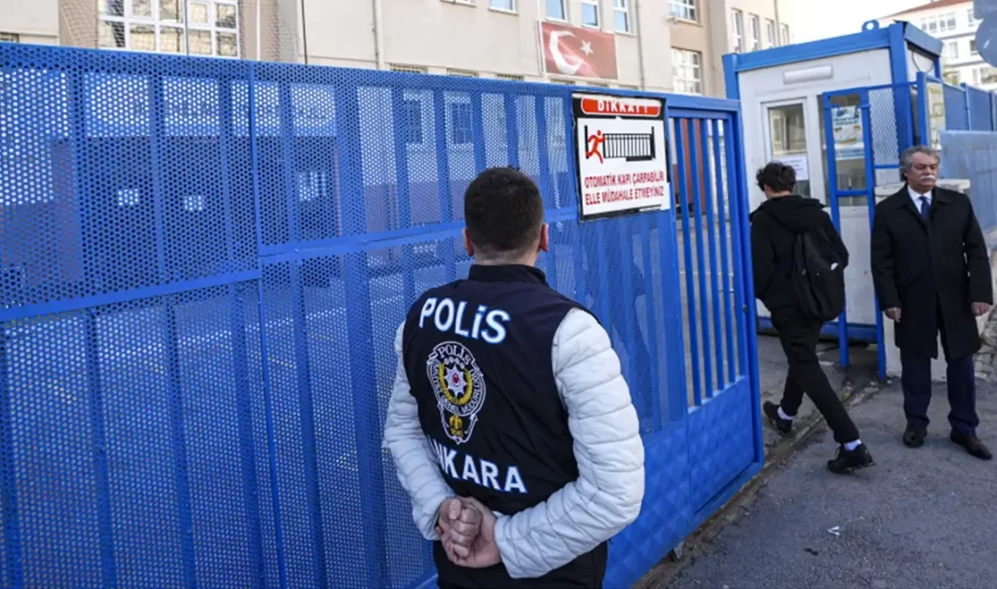 İÇİŞLERİ’NDEN OKUL GÜVENLİĞİ İÇİN KRİTİK ADIM: HER OKULA EN AZ 2 POLİS İçişleri Bakanlığı, okul saldırıları sonrası 81 ilde güvenliği artırdı; her