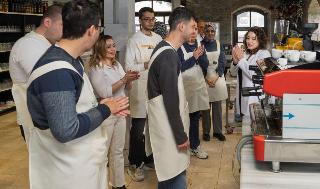 İzmir'de otizmli gençler barista eğitimiyle iş hayatına hazırlanıyor; istihdam kapıları