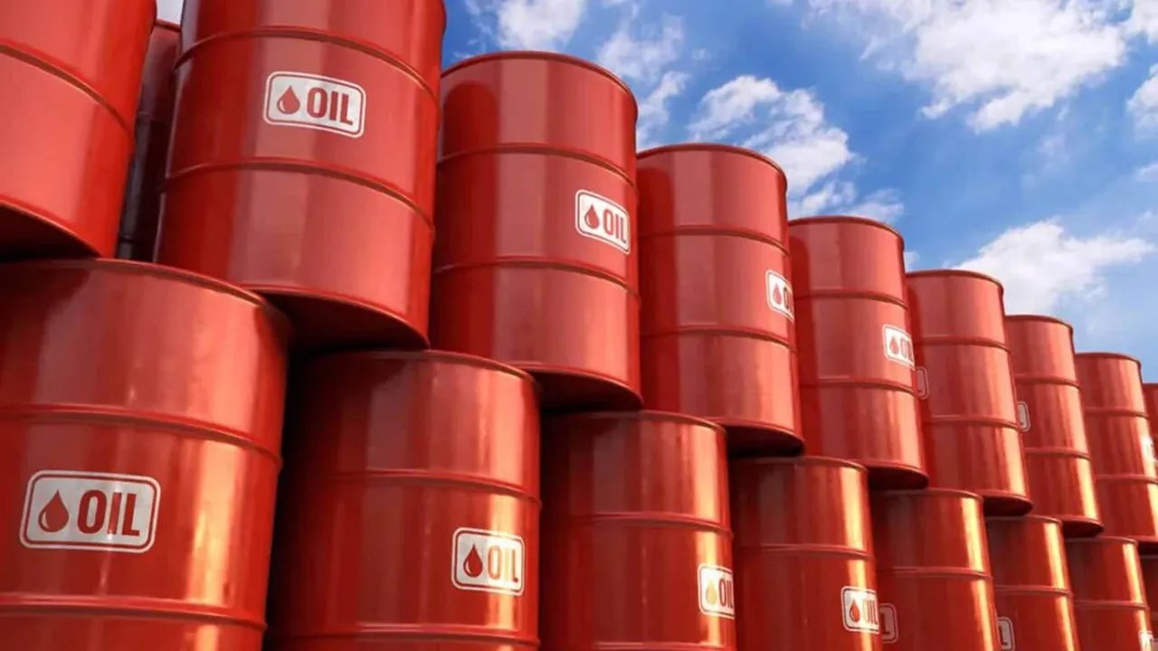 Brent petrol Hürmüz Boğazı'ndaki sıcak çatışma sonrası 93 dolara dayandı.