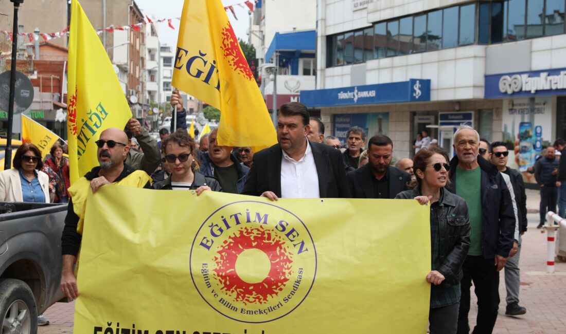 Seferihisar’da eğitimde artan şiddete karşı öğretmenler ve halk yürüdü; Belediye