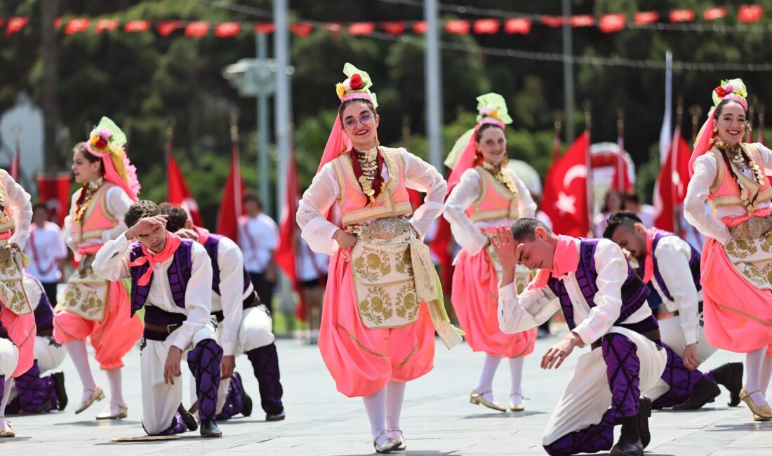İZMİR’DE 19 MAYIS COŞKUSU BAŞLIYOR İzmir 19 Mayıs etkinlikleri 2026 programı açıklandı! Cumhuriyet Meydanı'ndaki nefes