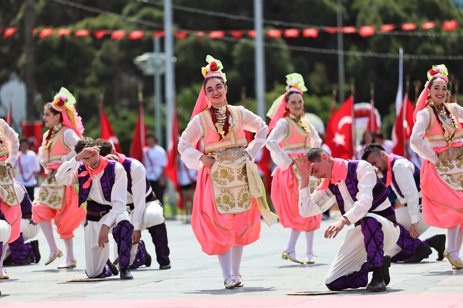 İzmir 19 Mayıs etkinlikleri 2026 programı açıklandı! Cumhuriyet Meydanı'ndaki nefes