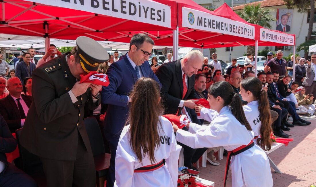 Menemen 19 Mayıs kutlamaları için binler meydana aktı! Aydın Pehlivan'dan
