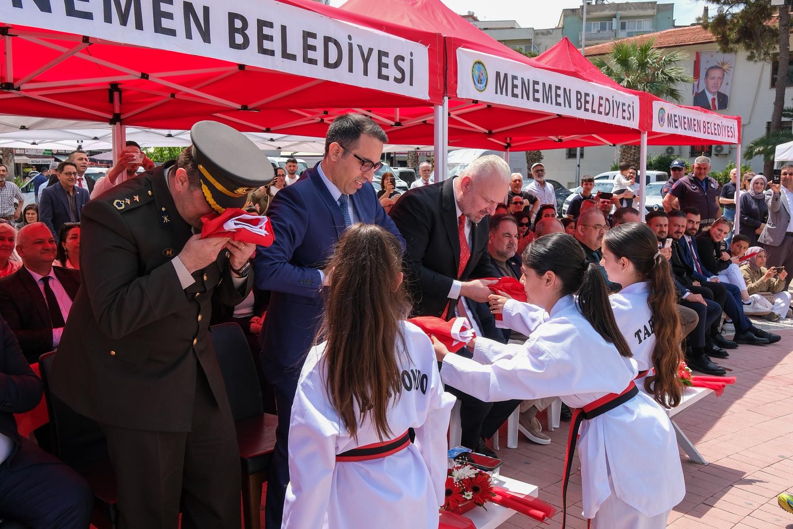 Menemen 19 Mayıs kutlamaları için binler meydana aktı! Aydın Pehlivan'dan