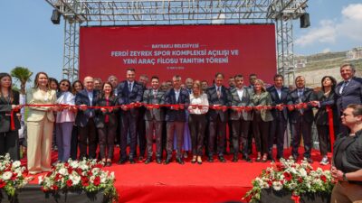 Bayraklı Ferdi Zeyrek Spor Kompleksi açılışına Özgür Özel damga vurdu!