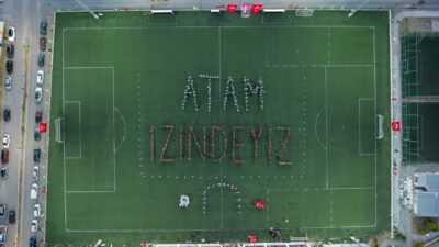 Buca 19 Mayıs kutlamaları için yüzlerce kişi sahaya indi, şok