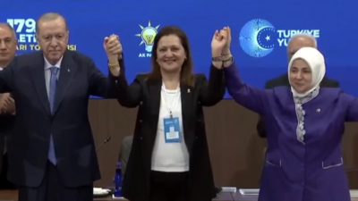 Burcu Köksal AK Parti’ye katıldı! Cumhurbaşkanı Erdoğan rozeti taktı, CHP’yi