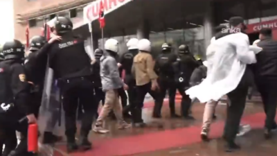 CHP Genel Merkezi’nde tahliye krizi büyüdü! Polis müdahalesi, arbede ve