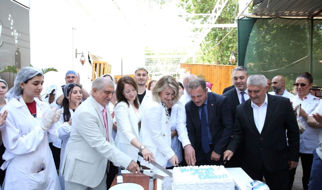 Çiğli pastacılık kursu ikinci dönem mezunlarını verdi! İstihdam garantili projede