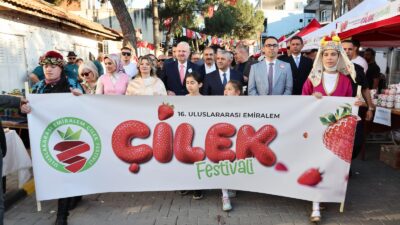 Emiralem Çilek Festivali Menemen'de rekor katılım ve uluslararası çılgınlıkla başladı!