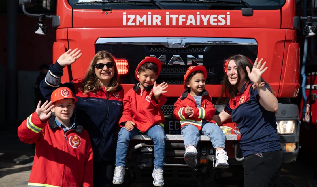 İtfaiyeci anneler İzmir'de alevlerle savaşırken evlat hasretiyle yanıyor! 24 saatlik