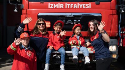 İtfaiyeci anneler İzmir'de alevlerle savaşırken evlat hasretiyle yanıyor! 24 saatlik