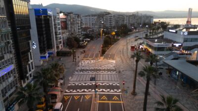 Karşıyaka Yalı Bulvarı gece yarısı operasyonuyla mini bir meydana dönüştü!