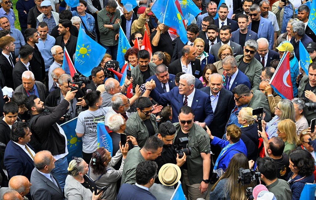 Müsavat Dervişoğlu İzmir Ödemiş’te Erdoğan’a çok sert yüklendi! "Tarlada 5