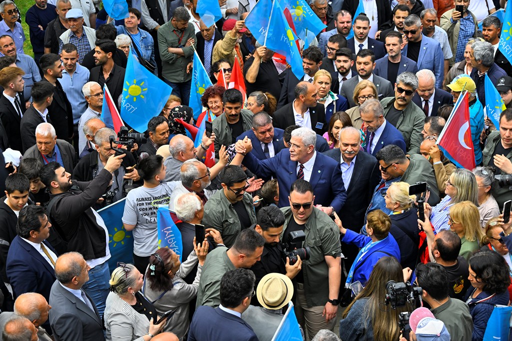 Müsavat Dervişoğlu İzmir Ödemiş’te Erdoğan’a çok sert yüklendi! "Tarlada 5